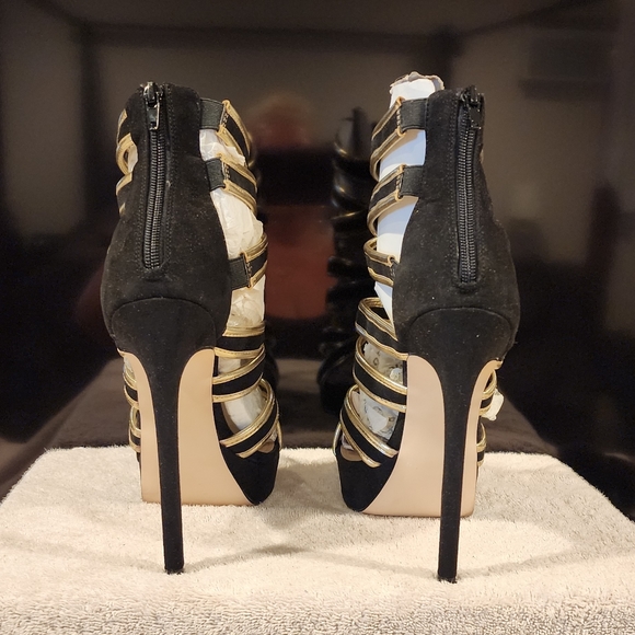 Heels - Picture 3 of 4